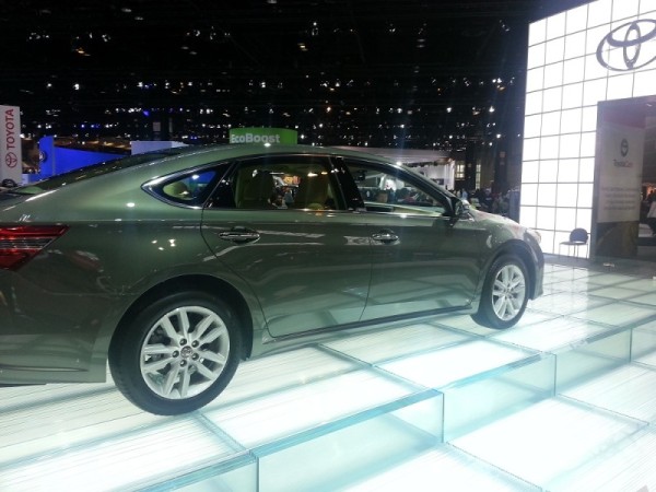 Toyota of Naperville examines 2013 models against competition 61 Avalon CAS e1378119073571 1
