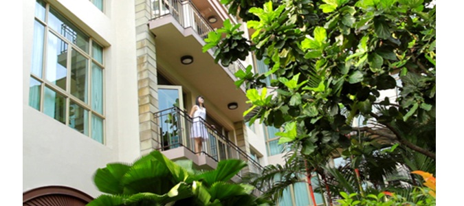 Relax Effortlessly amongst Lush Greenery at Treetops 61 green top 1