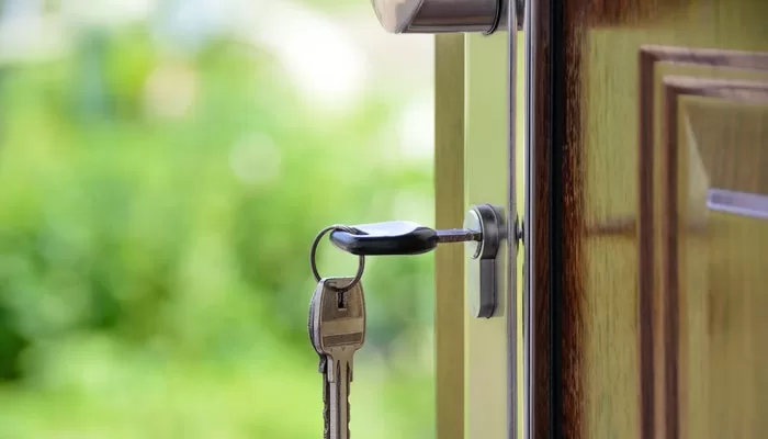 How to start a locksmith business and market it effectively?