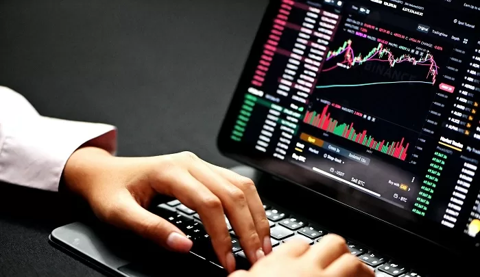 Adapting to the Trend Change in Financial Assets: NFTs and the Crypto Paradigm 61 NFTs