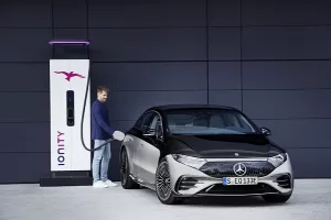 Mercedes me Charge: Mercedes-Benz drives electric mobility forward with simplified charging rates