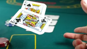 The Pros and Cons of Online Gambling
