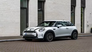 The Future Is Covered in Polar White – The MINI Cooper SE Resolute Edition in Nanuq White.