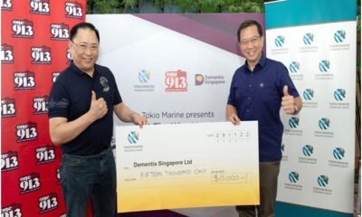 Christopher Teo, Chief Executive Officer, Tokio Marine Life Insurance Singapore (TMLS), presenting a donation cheque of $15,000 to Jason Foo, Chief Executive Officer, Dementia Singapore, at the “Just the Way You Are” Appreciation Dinner.