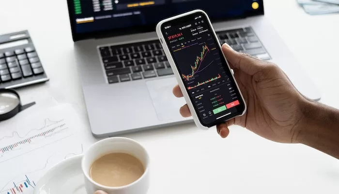 The Role of Forex Trading in the Global Economy 61 Forex Trading