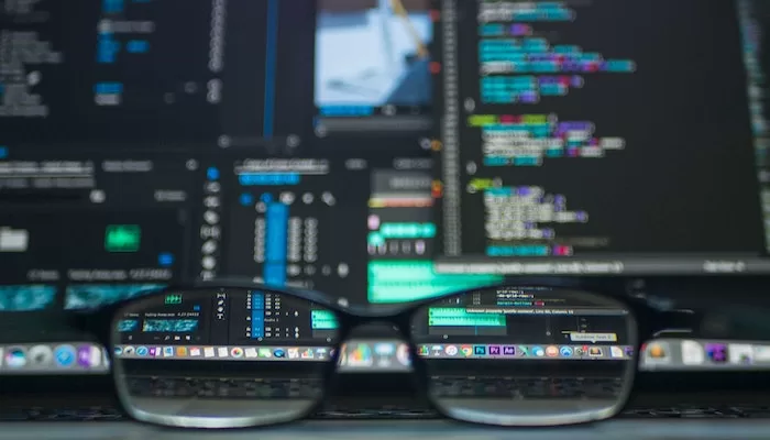 How a Universal Repository Improves Software Development Life Cycle 61 Software Development Life Cycle