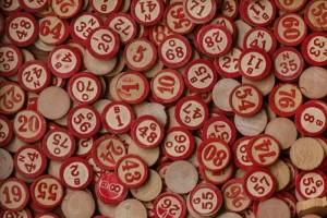 The History of Bingo in the UK: From Traditional Halls to Online Gaming