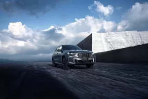 Increased Presence, Greater Individuality and Systematic Electrification: The New BMW X5 xDrive30Li and The New BMW X5 xDrive40Li.