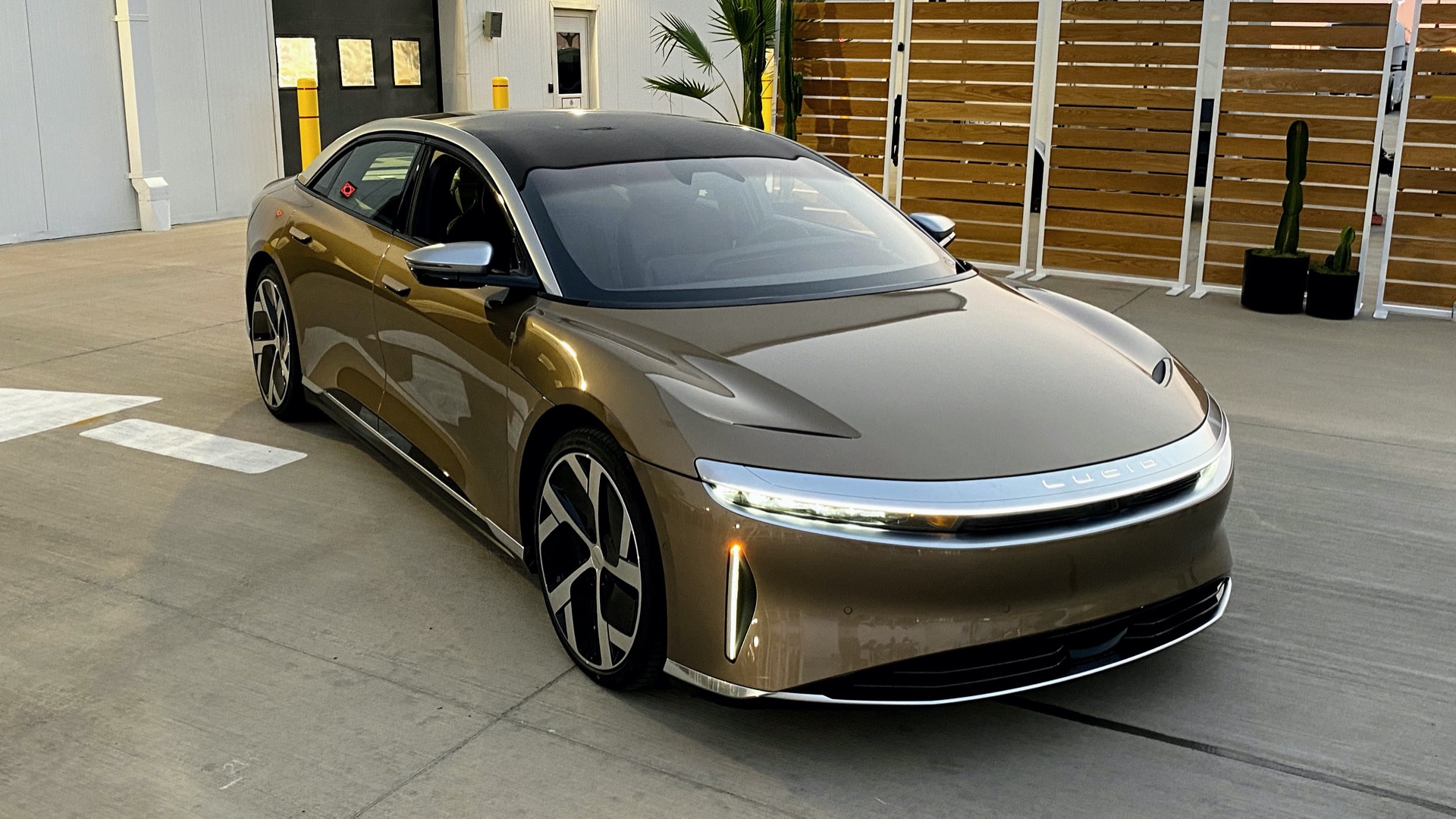 Top 10 Electric Cars with the Longest Ranges in 2024