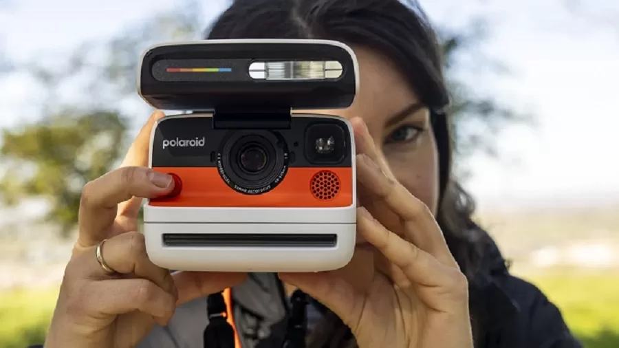 Polaroid Flip: The New Age of Instant Nostalgia 61 Polaroid Flip