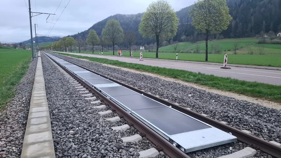 Switzerland’s Solar Tracks: Clean Energy Powers a New Kind of Infrastructure 63 Solar Tracks