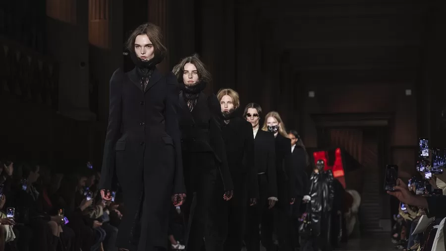 Alexander McQueen AW25 Pre-Collection Reflects Soho's Cultural Icons 61 Alexander McQueen