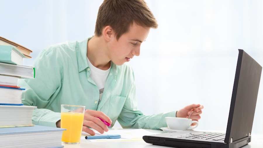 How Students Can Use CapCut for Academic Projects & Presentations